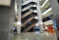 Lucky Plaza (D9), Retail #583279771